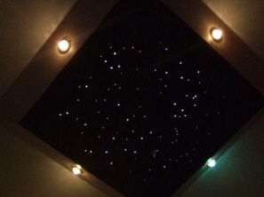 ciel nocturne étoiles fibres optiques lumineuses éclairage LED halogène Pologne